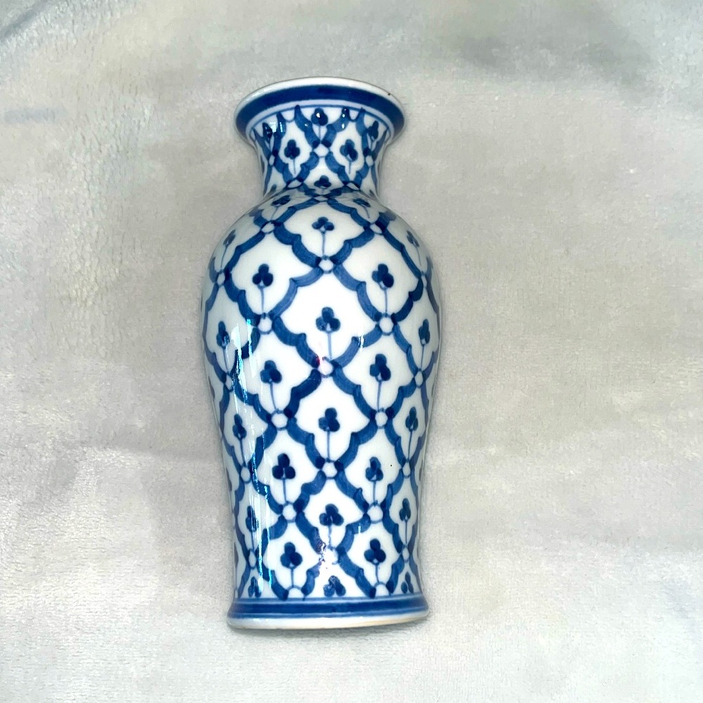 China Old of blue and white porcelain vase
